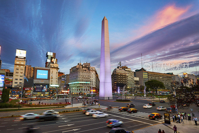 布宜诺斯艾利斯，日落时分，9号大道的方尖碑