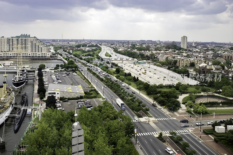 鸟瞰图宾夕法尼亚登陆，I-95高速公路和费城南部