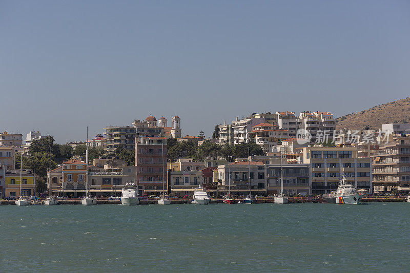 游艇在希腊海岸chios岛码头在希腊