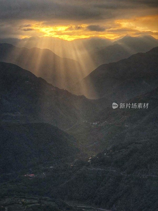 台湾桃源县腊腊山的阳光