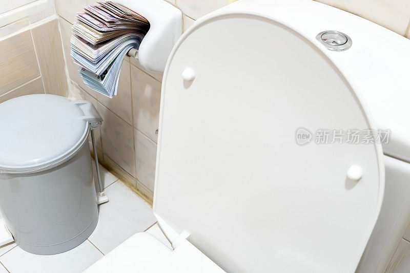 在冠状病毒时代，老式的纸币厕所对抗昂贵的厕纸