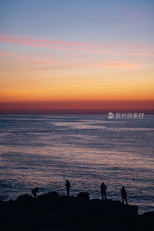 平静的海面上夏日的日出