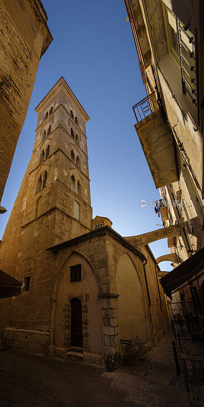 圣玛丽教堂(?glise Saint - marie -Majeure de Bonifacio)， Bonifacio，科西嘉，法国。