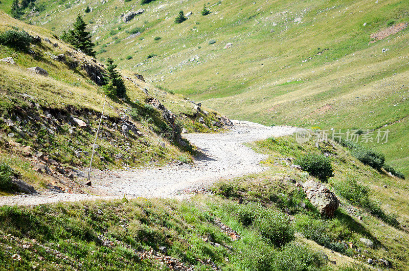 科罗拉多州狭窄的4x4土高海拔山路靠近Ouray