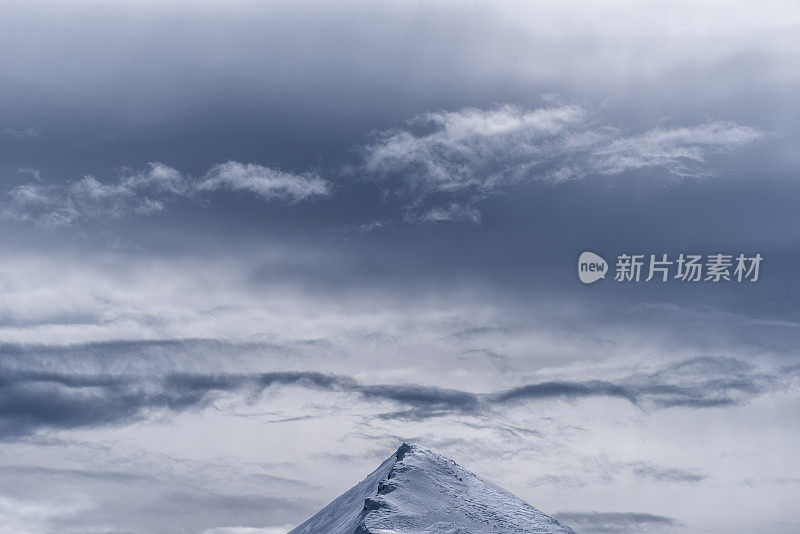 加拿大落基山脉在冬天的风景