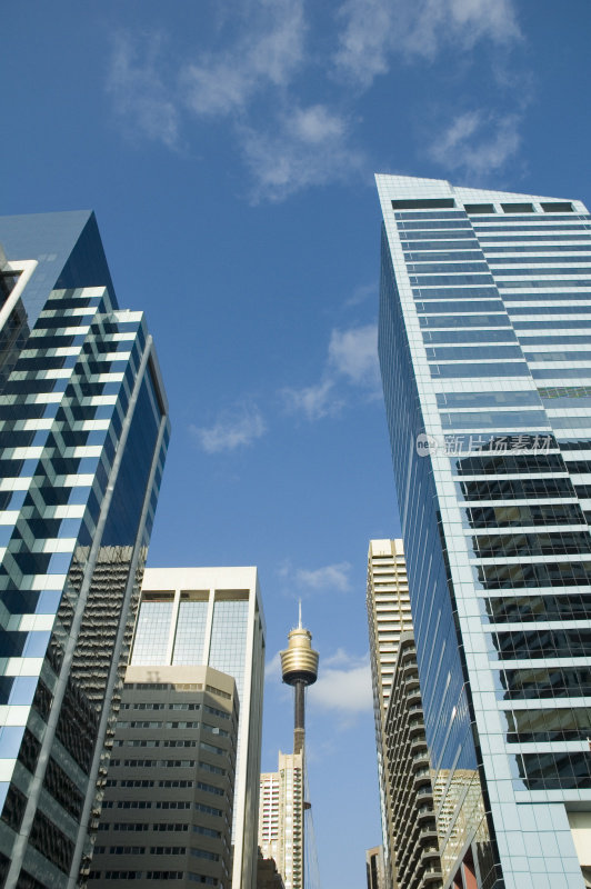 低角度的悉尼高楼商业区