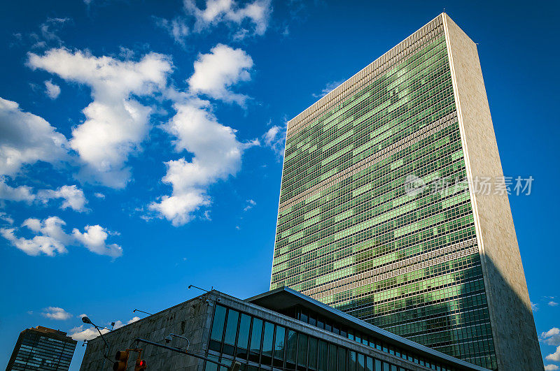 这是纽约阴天的联合国大楼