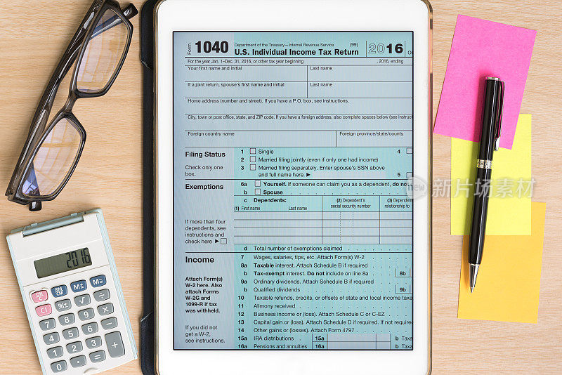 美国税单1040平板电脑计算器和笔
