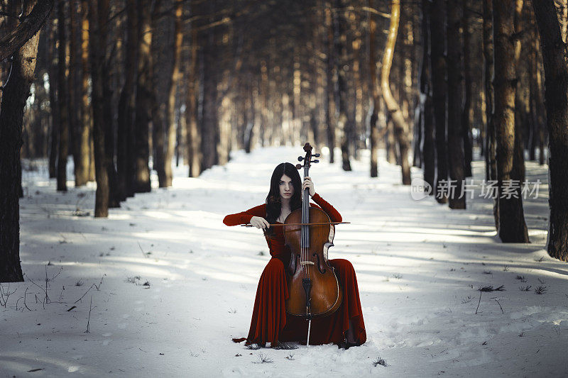 大提琴的女孩