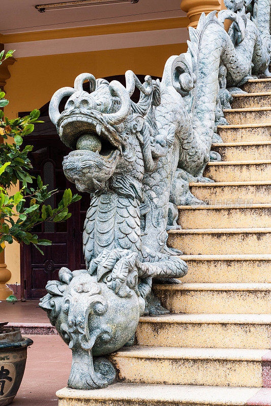 石龙雕塑，越南