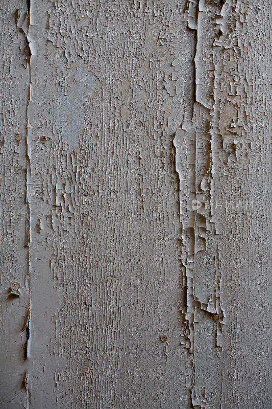旧灰泥墙上的油漆剥落
