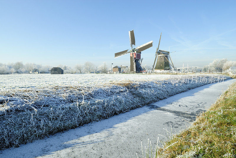 荷兰冬天的风车