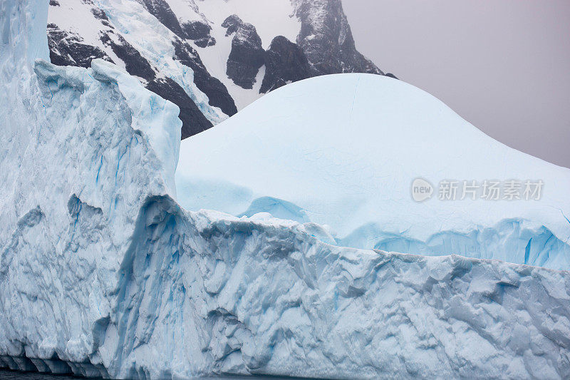 南极洲:勒梅尔海峡的冰山