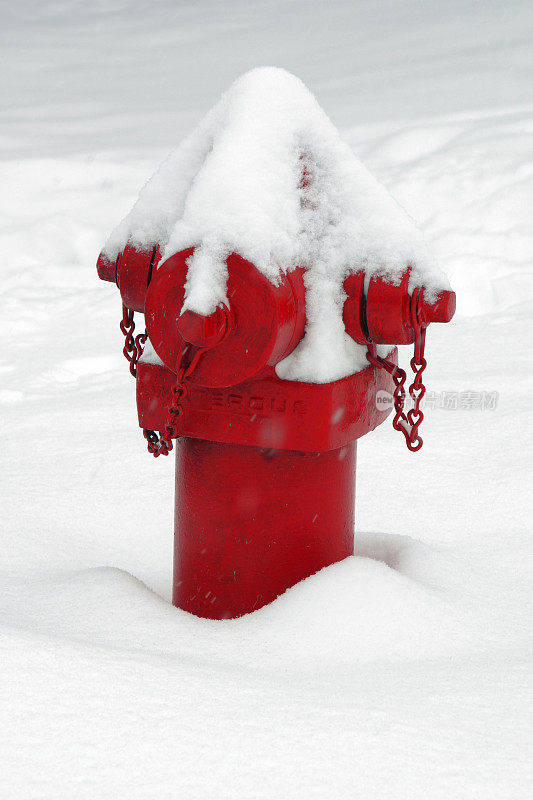 白雪皑皑的消防栓