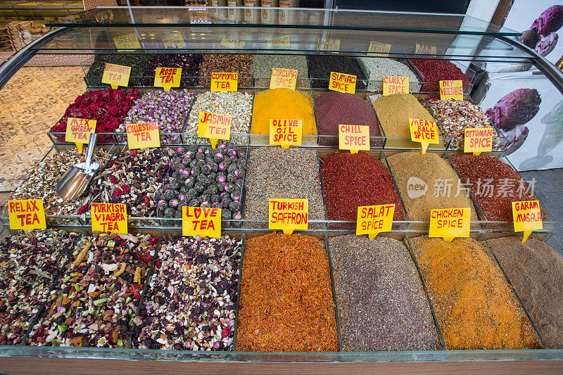 土耳其伊斯坦布尔，香料市场的市场摊位