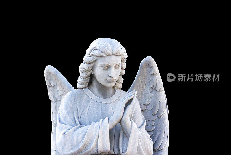 祈祷天使大理石雕像黑色背景与复制空间