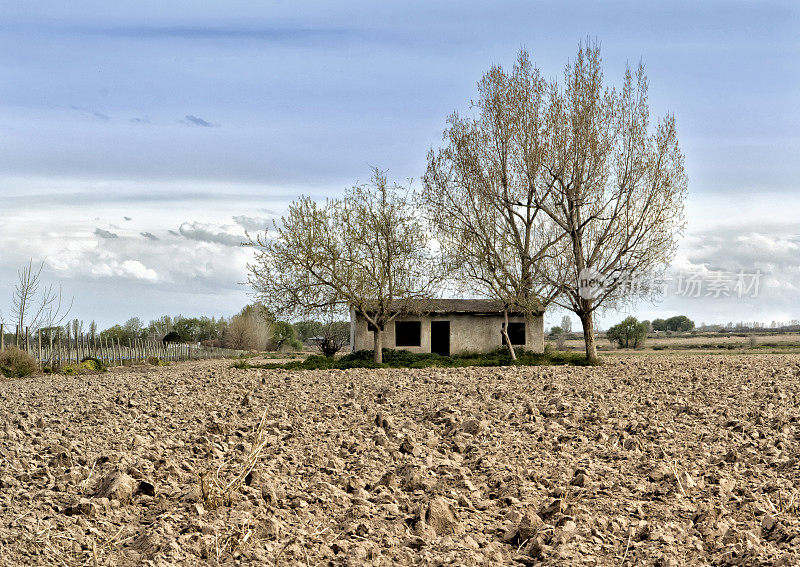 废弃的农村房子