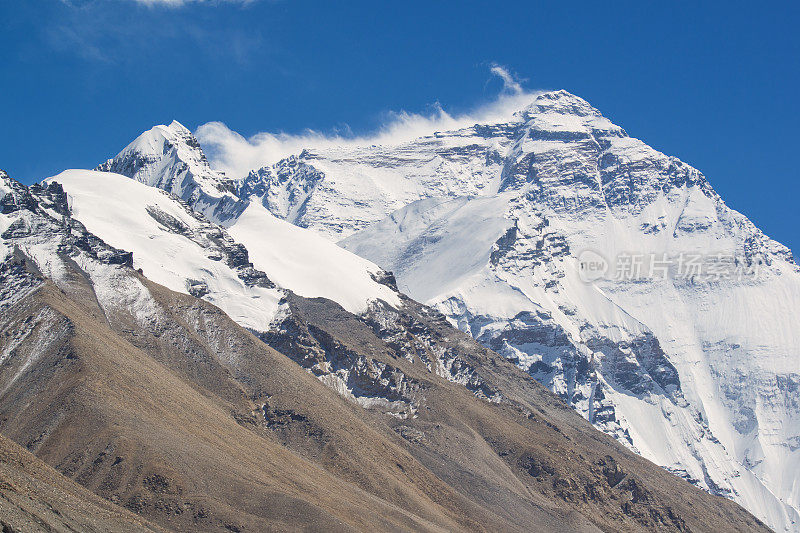 珠穆朗玛峰的北面，来自西藏