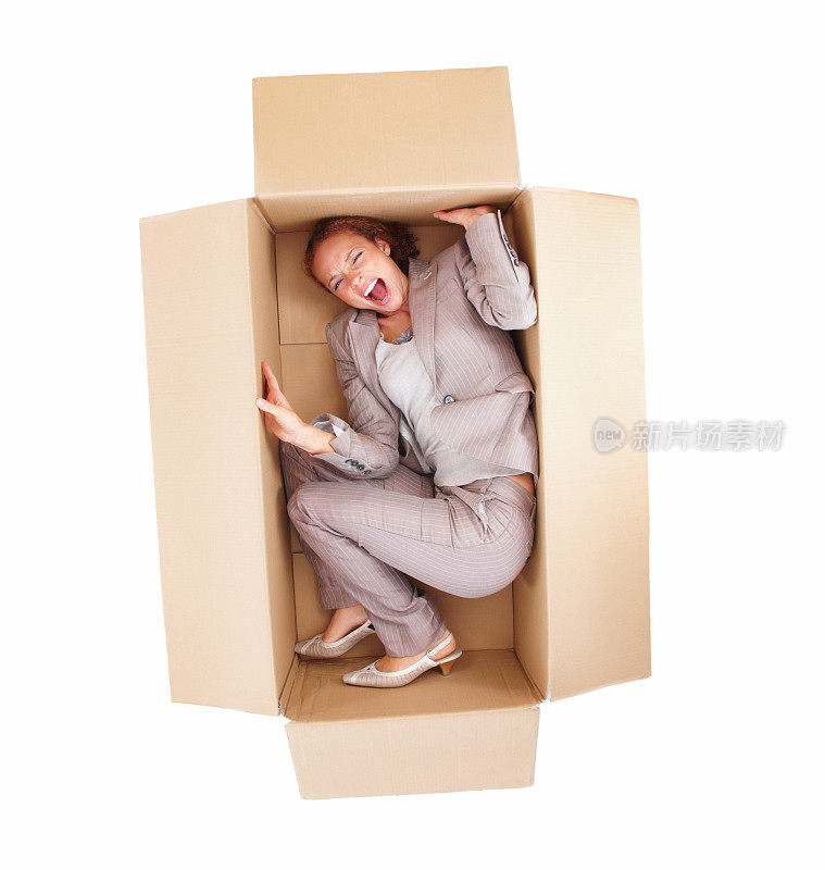 失意的女商人被困在一个孤立的盒子里