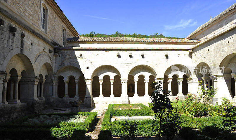 塞纳克修道院内修道院-法国