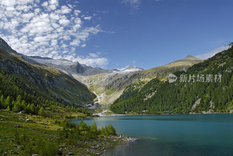 内维斯湖(意大利阿尔卑斯山)