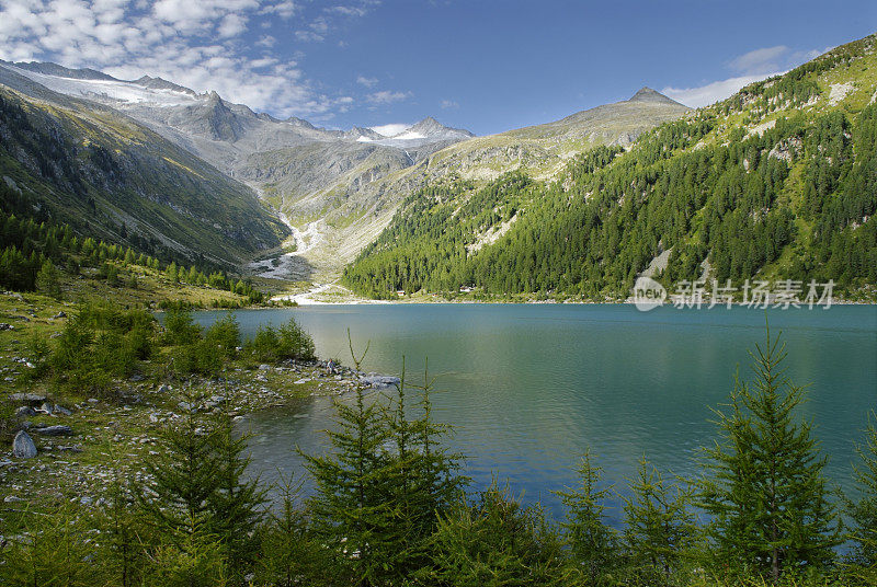 内维斯湖(意大利阿尔卑斯山)