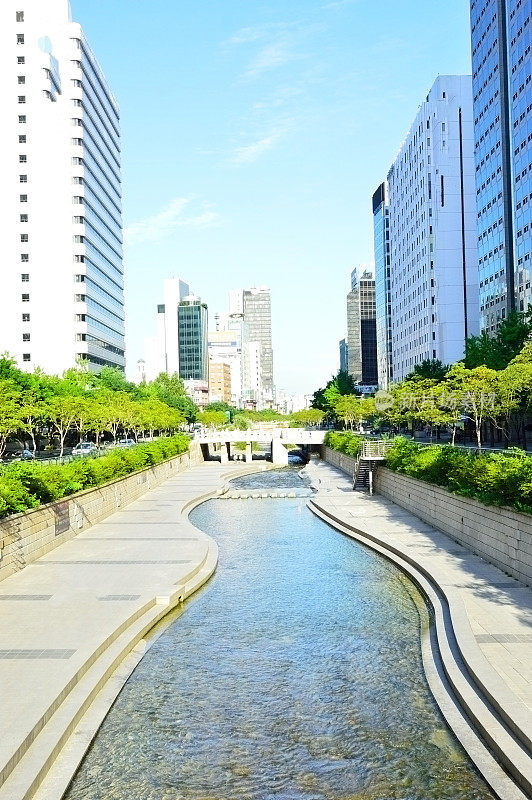 清溪川的首尔市景，一个旅游景点