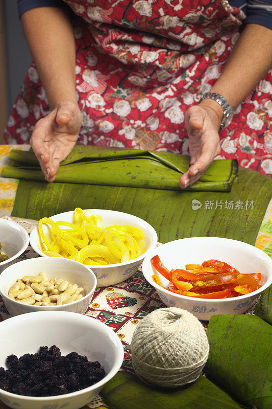 制作委内瑞拉圣诞传统食物哈拉卡斯