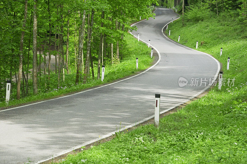 蜿蜒的道路