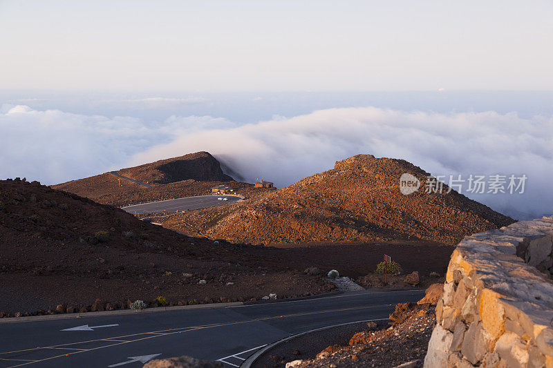 毛伊岛的哈雷阿卡拉火山口和路