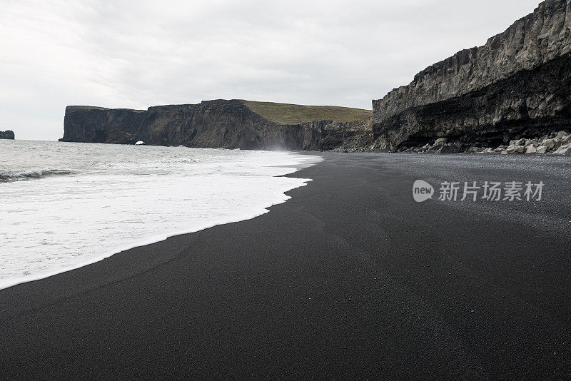 冰岛的黑海滩