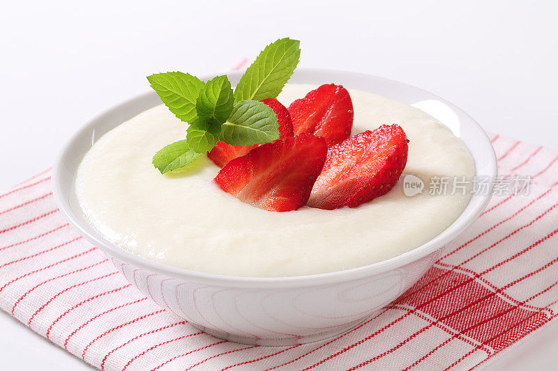 草莓牛奶布丁