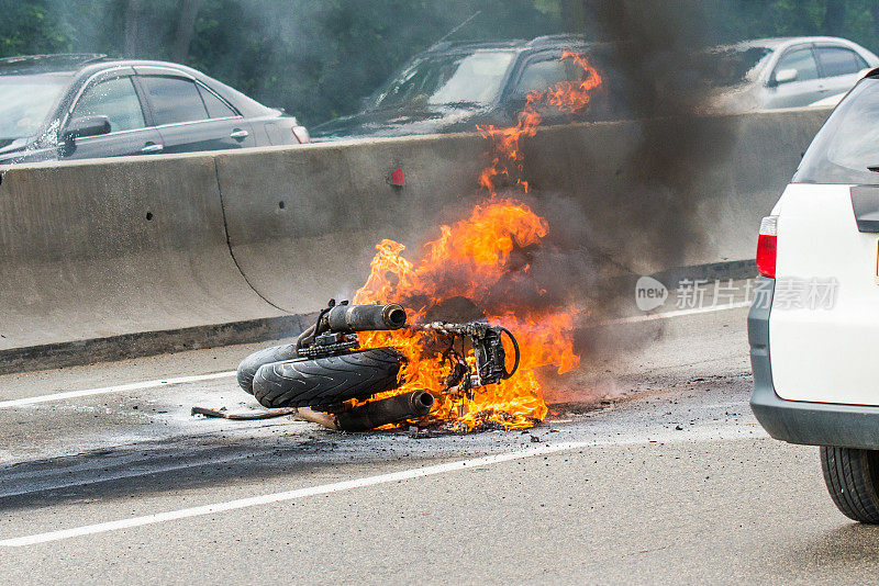 摩托车烧伤。