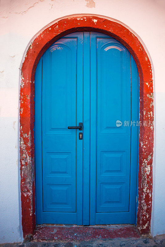 希腊圣托里尼岛的蓝色门