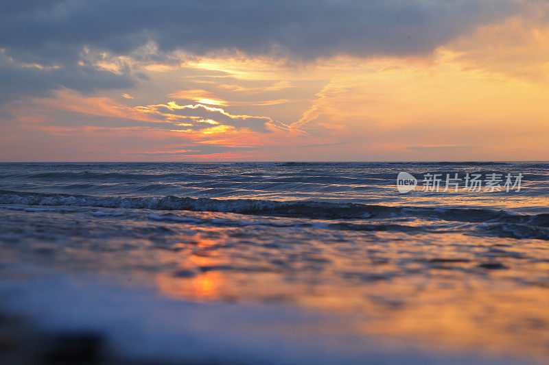 荷兰，北海，赞德沃特海滩的日落