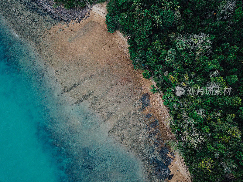 泰国兰大岛的海滩湾