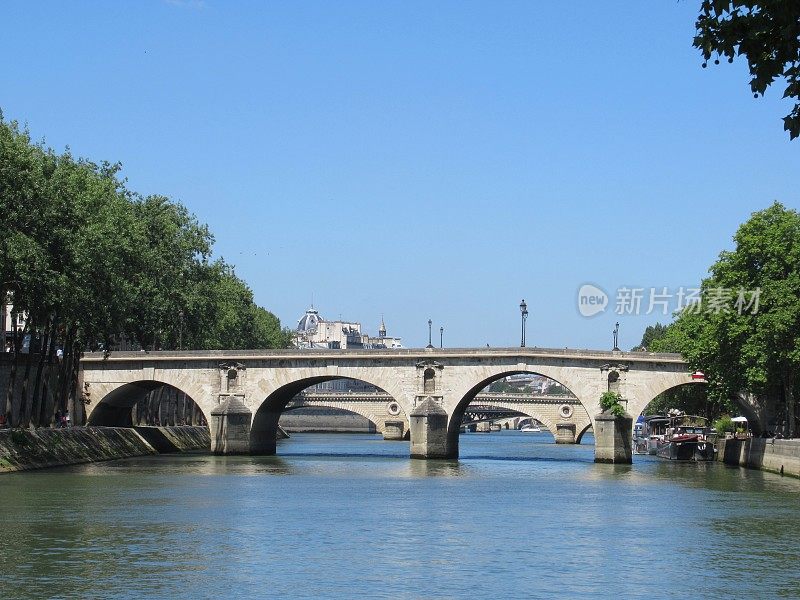 桥梁在巴黎