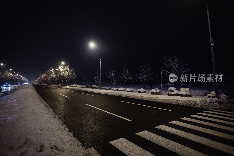 塞尔维亚贝尔格莱德市的雪夜