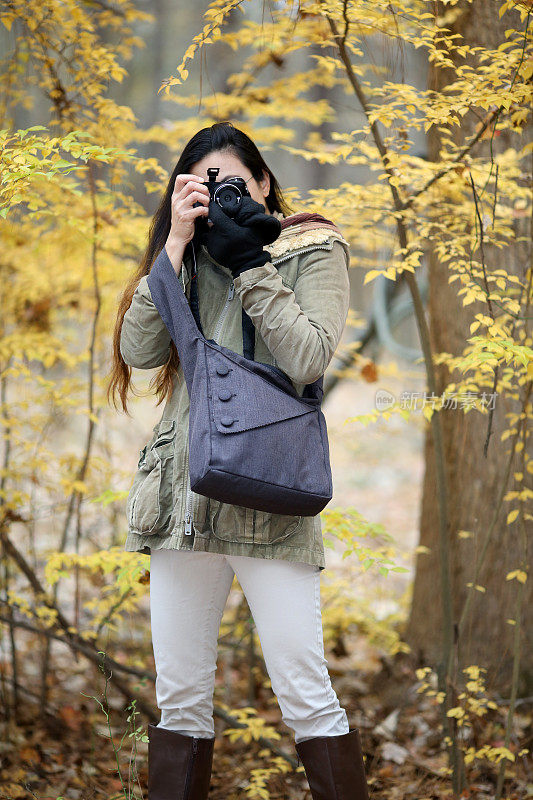 女人在户外