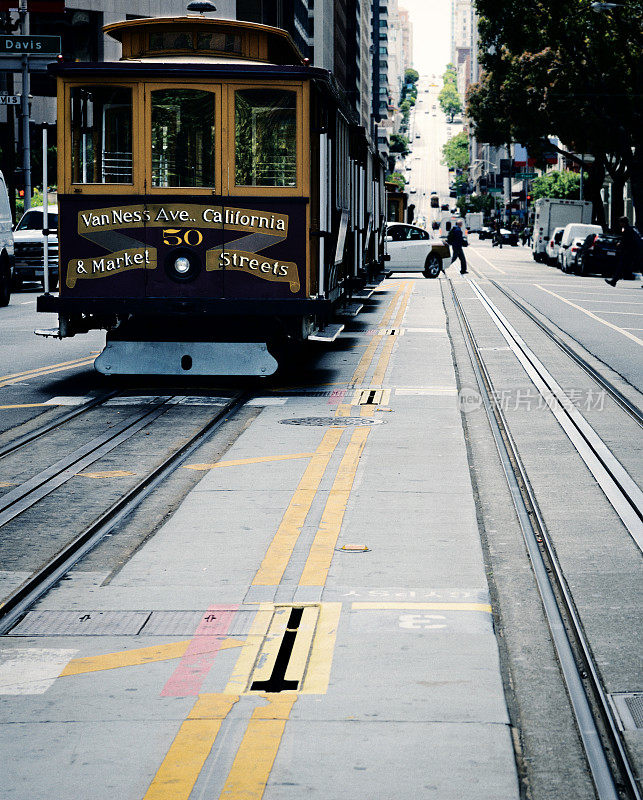 加州街的缆车。