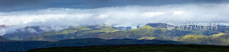 冰岛冬季风景全景，有火山、冰川和冰川侵蚀平原