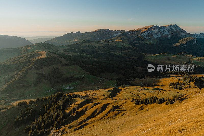 秋天的瑞士阿尔卑斯山风景