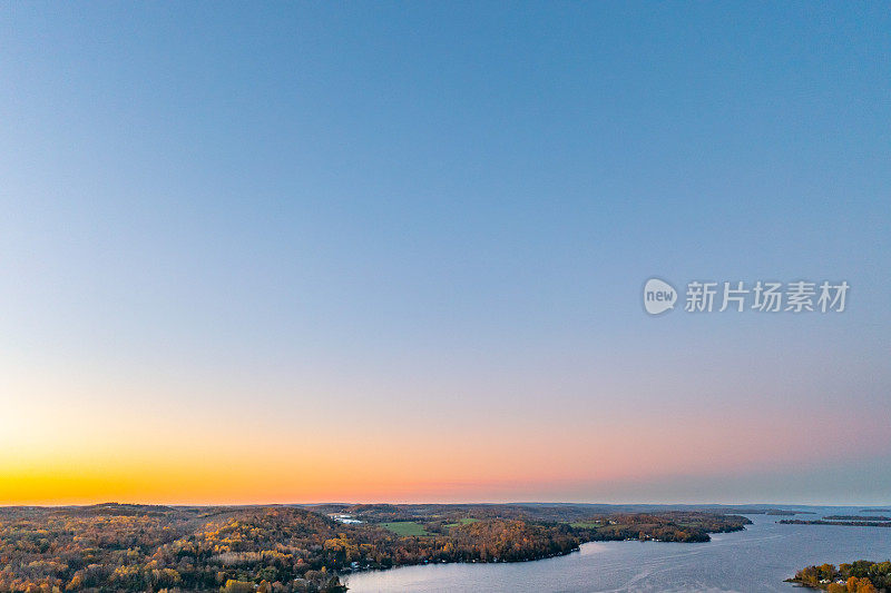 加拿大黑斯廷斯的空中米湖和特伦特河