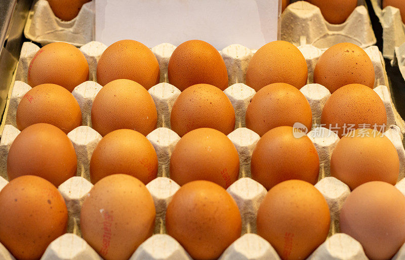 西班牙瓦伦西亚中央市场的鸡蛋盒