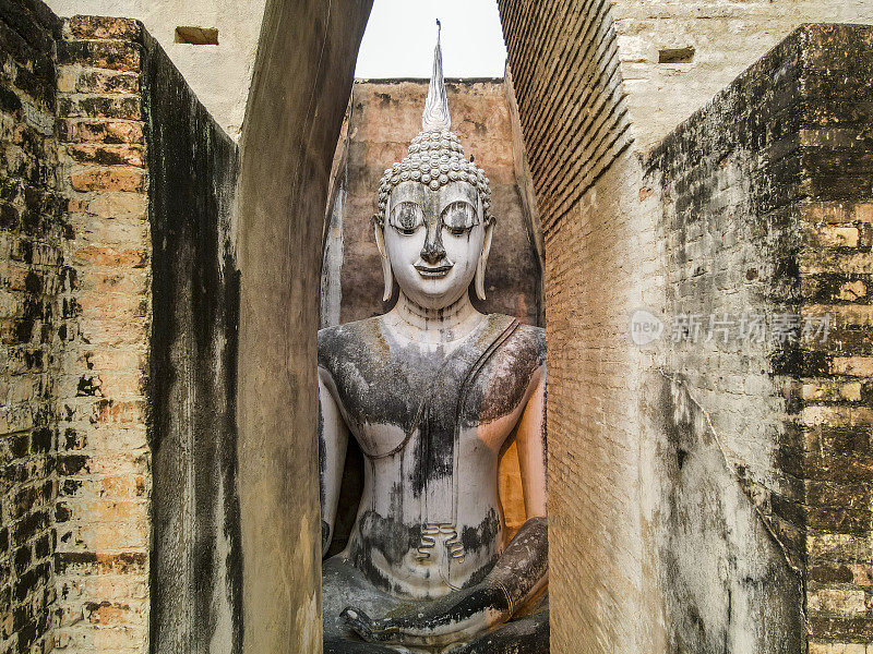无人机拍摄的泰国素可泰寺禅寺佛像