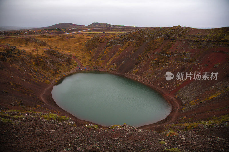 冰岛的Kerid火山口。