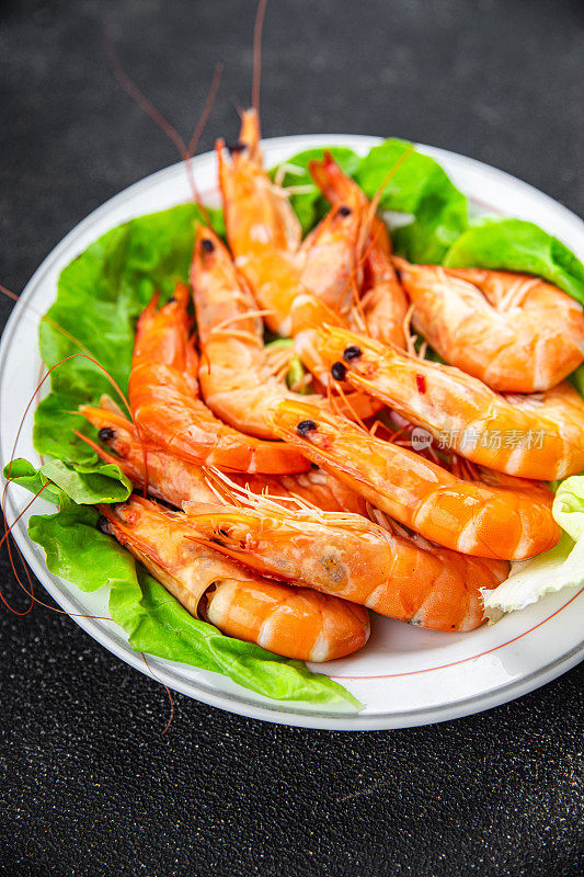 虾、鲜虾、海鲜、甲壳类、海螯虾、餐食、小吃、餐桌上的复制空间食品