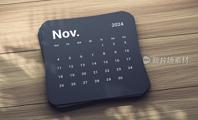 2024年11月日历在木桌子上