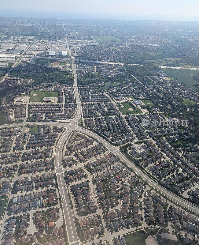 加拿大密西沙加梅维斯路和5号高速公路鸟瞰图