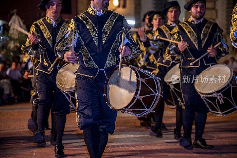 阿夸斯帕塔文艺复兴节上的历史游行